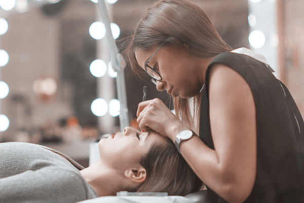 8 TIME-SAVING TIPS FOR LASH ARTISTS